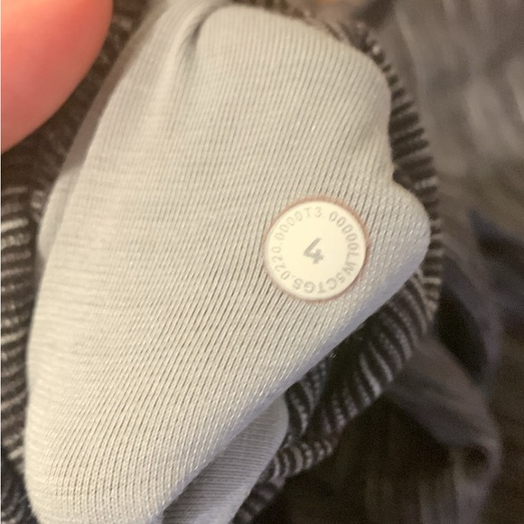Lululemon legging size 4 - Picture 3 of 3